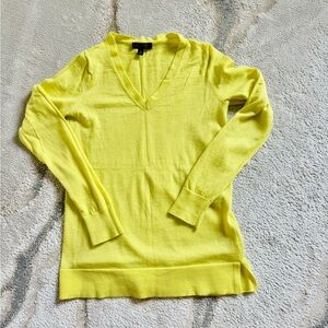 Banana Republic merino wool Vibrant Yellow V-Neck Sweater XS